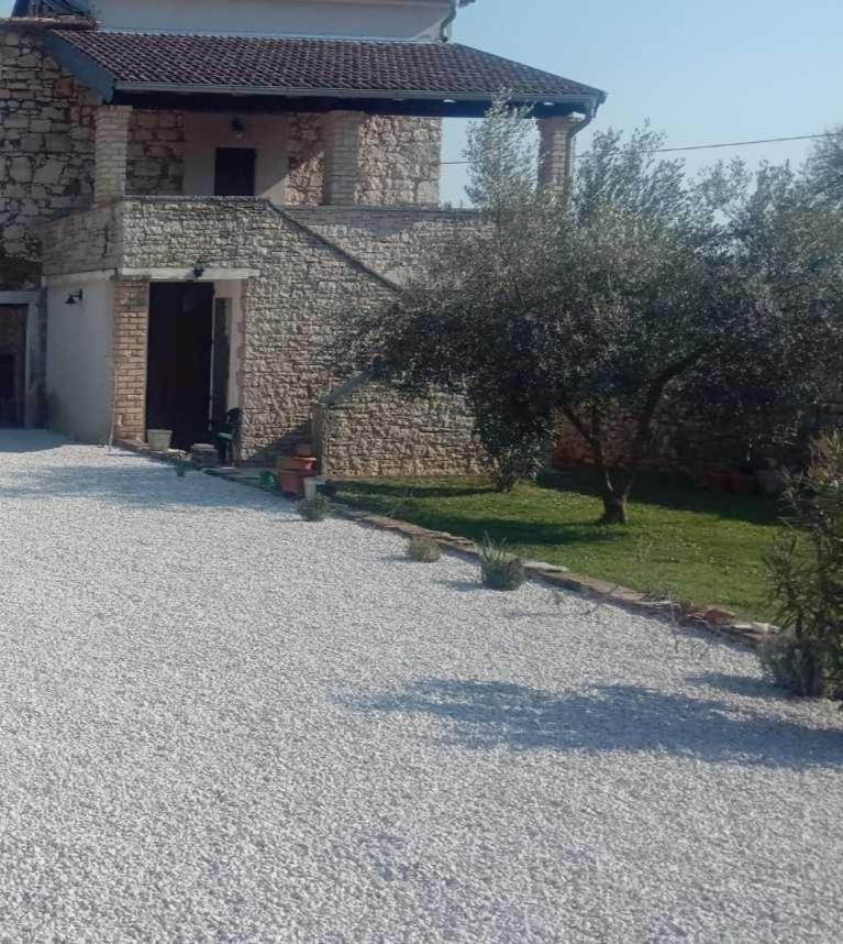 Holiday Home Stancija Becic Mugeba ภายนอก รูปภาพ